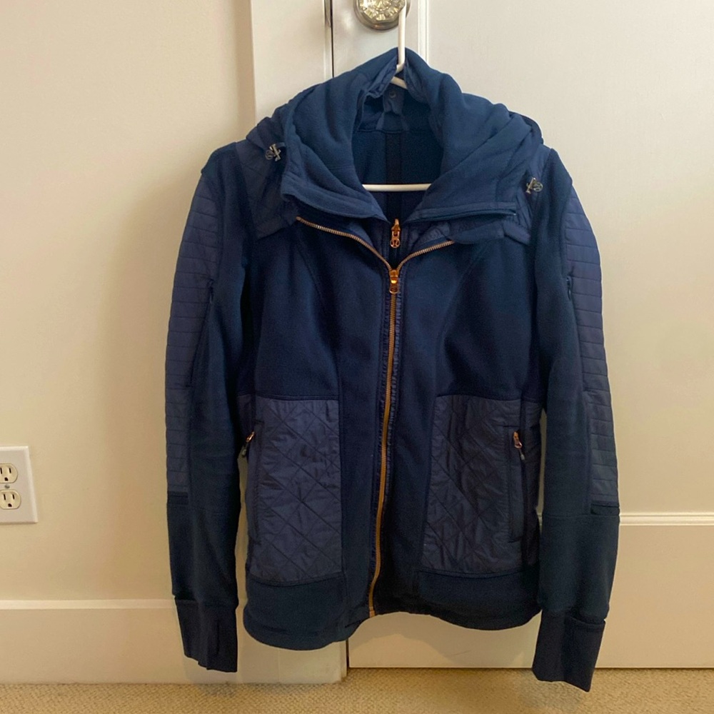 Lululemon fleece jacket, detachable hood, navy blue size 10 great pockets/ style